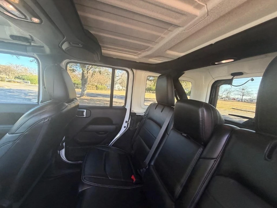 2020 Jeep - Image 23 of 31