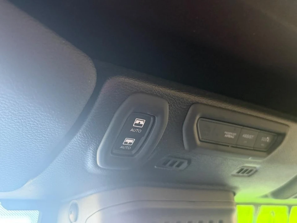 2020 Jeep JL Wrangler - Image 17 of 31