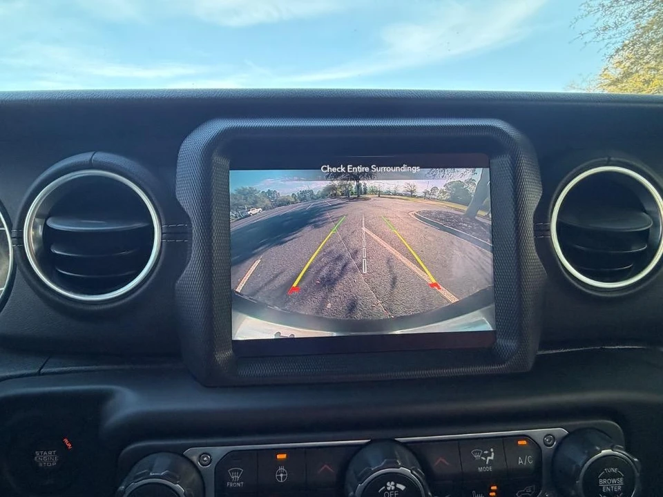 2020 Jeep JL Wrangler - Image 12 of 31