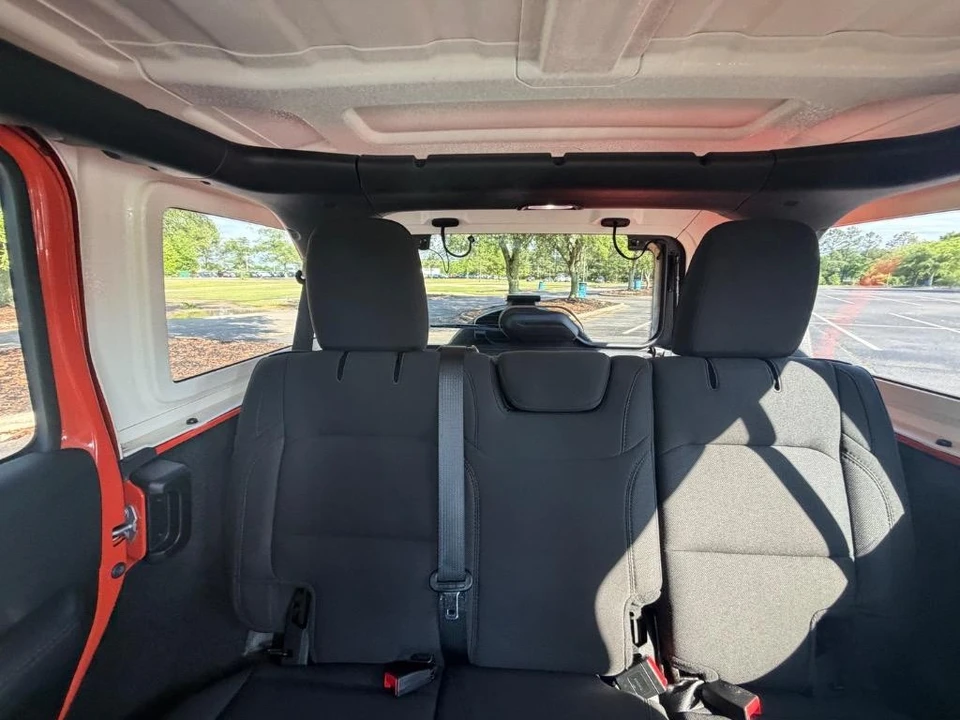 2020 Jeep JL Wrangler - Image 17 of 28