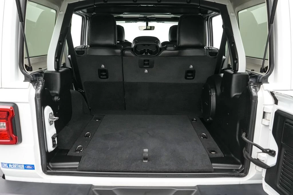 2020 Jeep JL Wrangler - Image 25 of 30