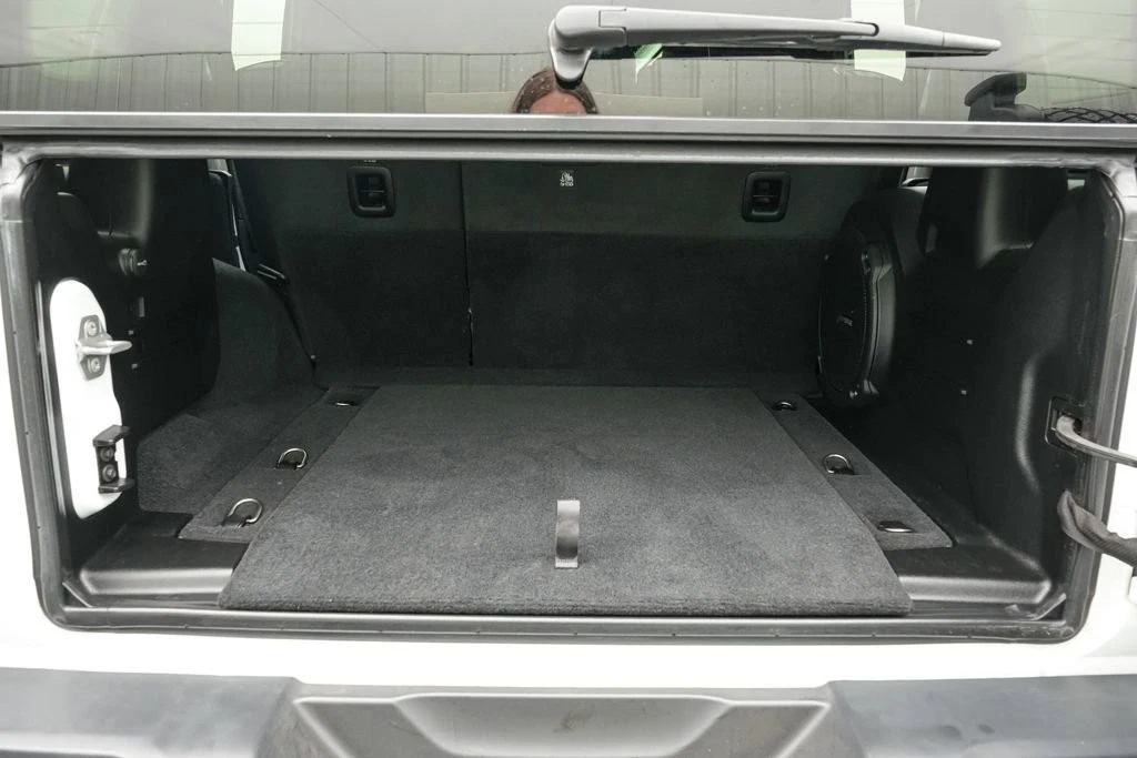 2020 Jeep JL Wrangler - Image 24 of 30