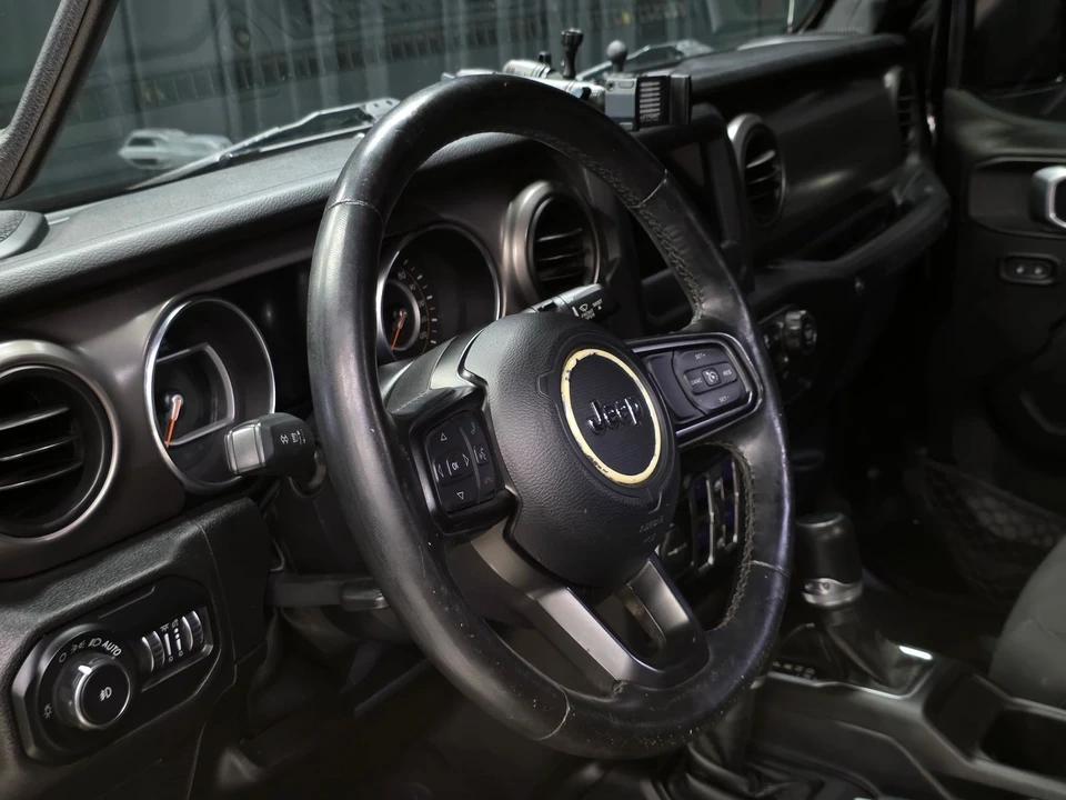 2020 Jeep JL Wrangler - Image 18 of 31