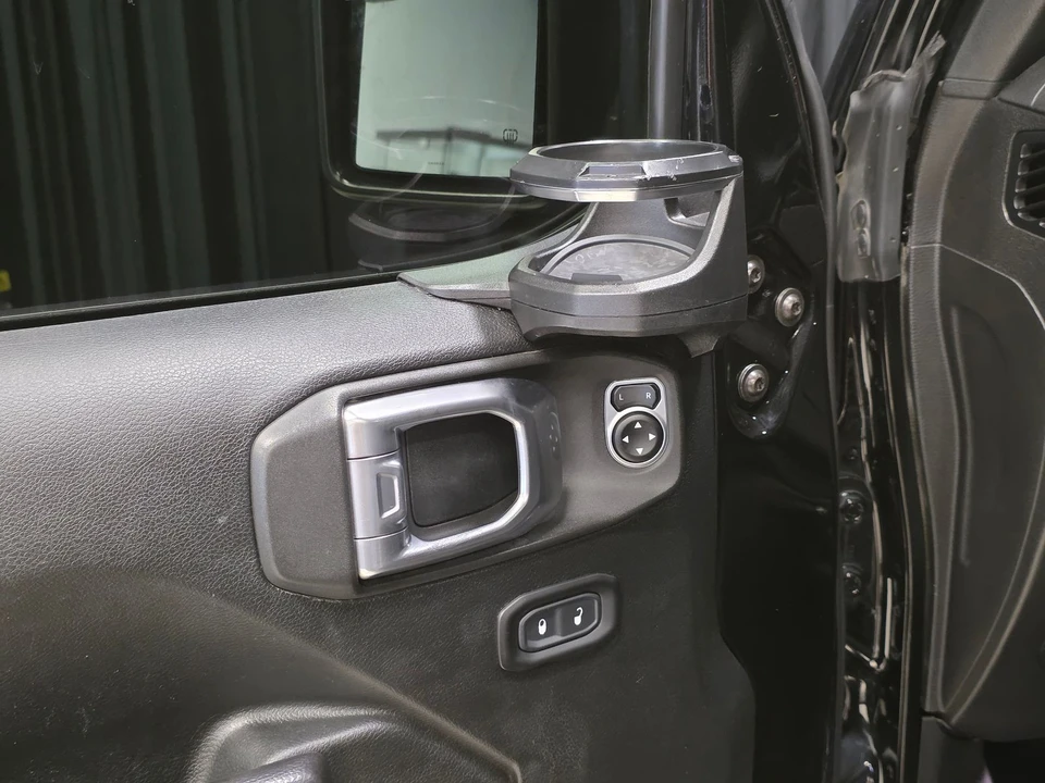 2020 Jeep JL Wrangler - Image 16 of 31