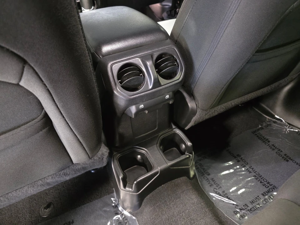 2020 Jeep JL Wrangler - Image 27 of 31