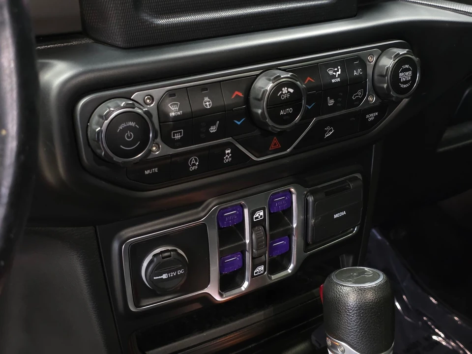2020 Jeep JL Wrangler - Image 23 of 31