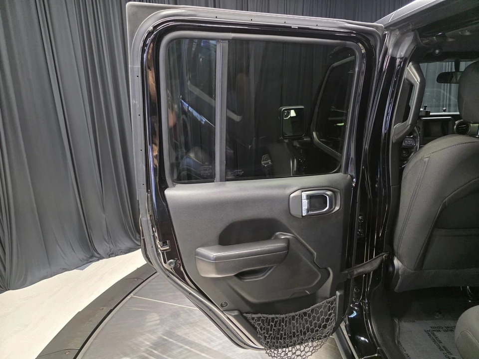 2020 Jeep JL Wrangler - Image 25 of 31