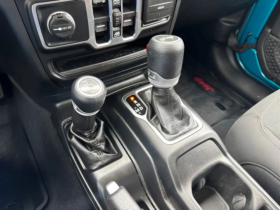 2020 Jeep JL Wrangler - Image 17 of 30