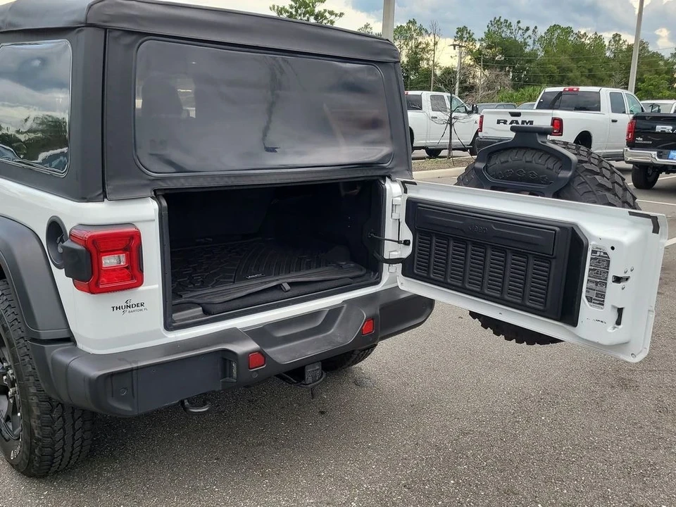 2020 Jeep JL Wrangler - Image 8 of 12