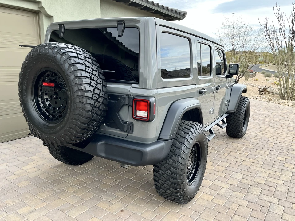2020 Jeep JL Wrangler - Image 10 of 31