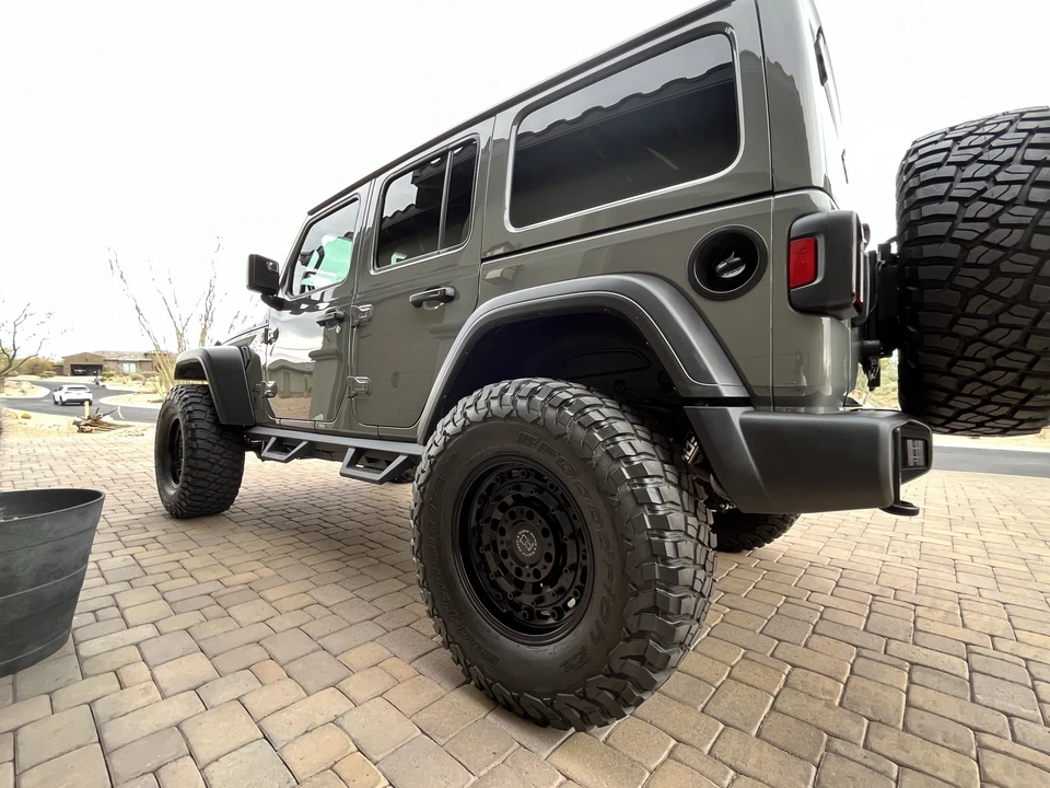 2020 Jeep JL Wrangler - Image 15 of 31