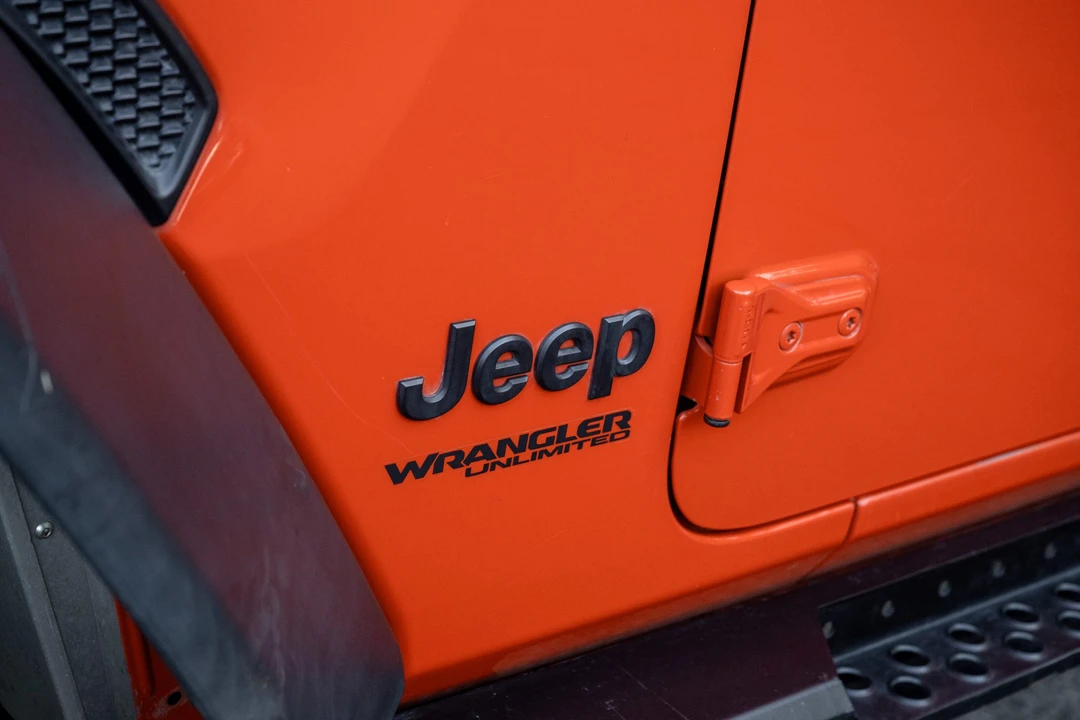 2020 Jeep JL Wrangler - Image 15 of 31