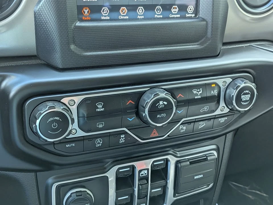 2020 Jeep JL Wrangler - Image 17 of 19