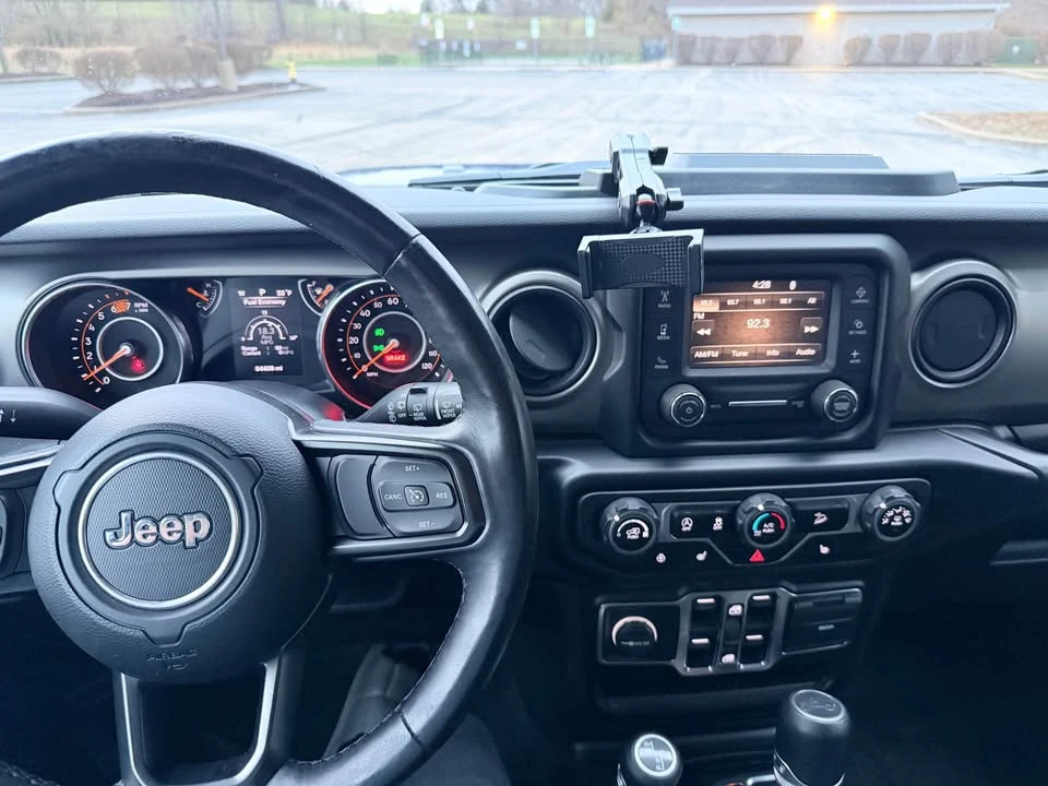 2020 Jeep JL Wrangler - Image 17 of 18