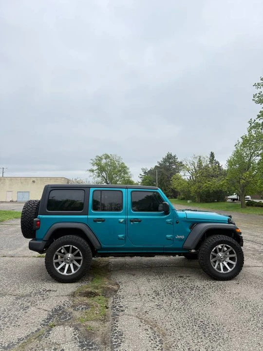 2020 Jeep JL Wrangler - Image 6 of 13