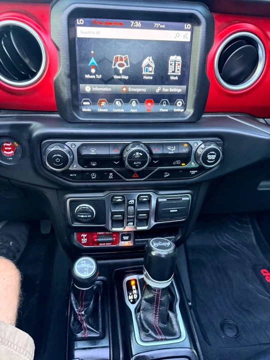 2020 Jeep JL Wrangler - Image 17 of 19