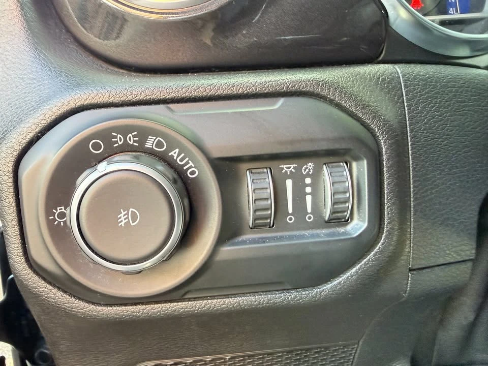 2020 Jeep JL Wrangler - Image 15 of 20