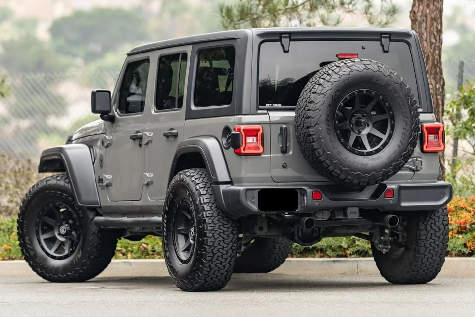2020 Jeep JL Wrangler - Image 2 of 3
