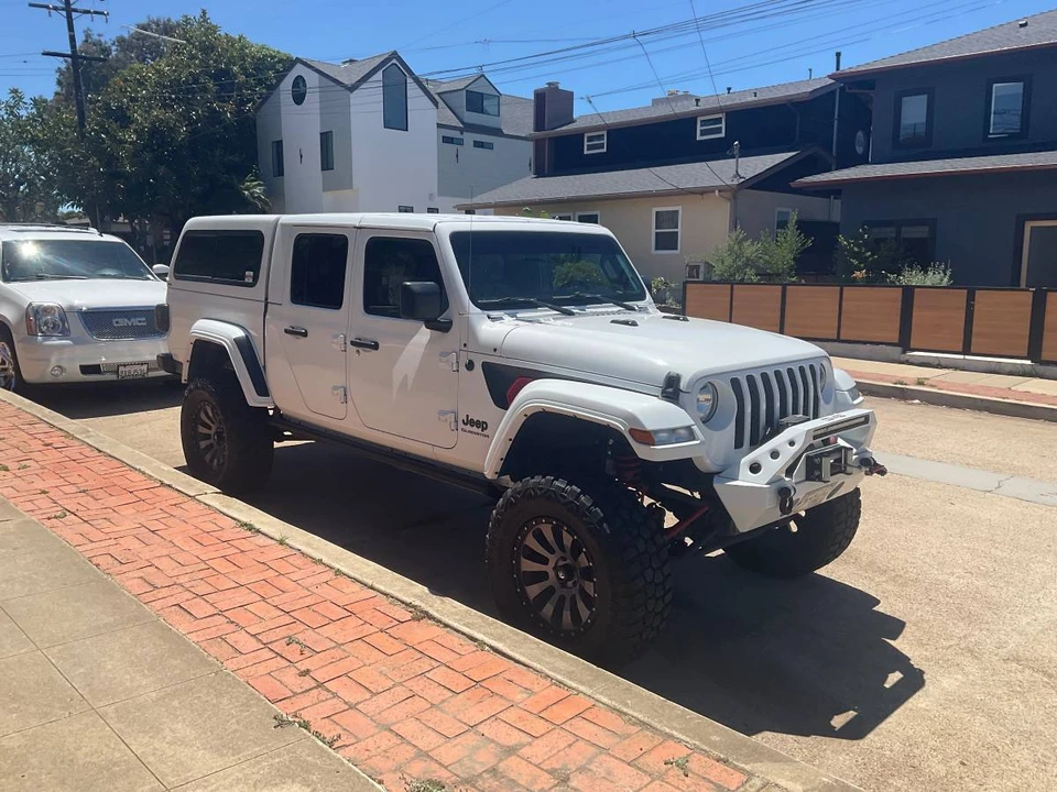 2020 Jeep JT Gladiator - Image 2 of 9