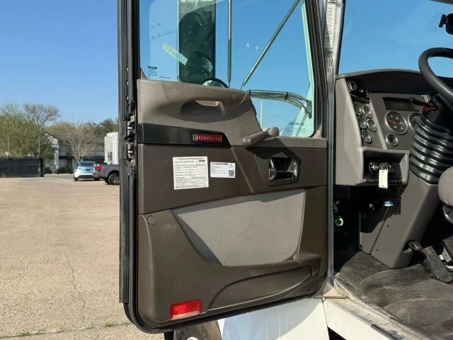2020 Kenworth - Image 17 of 31