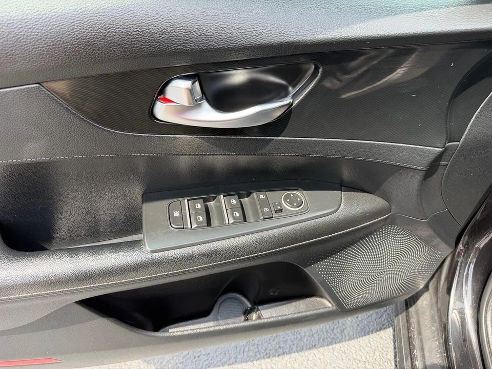 2020 Kia Forte - Image 3 of 27