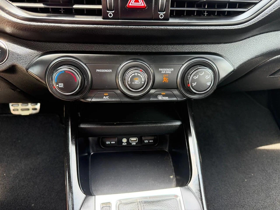 2020 Kia Forte - Image 11 of 27