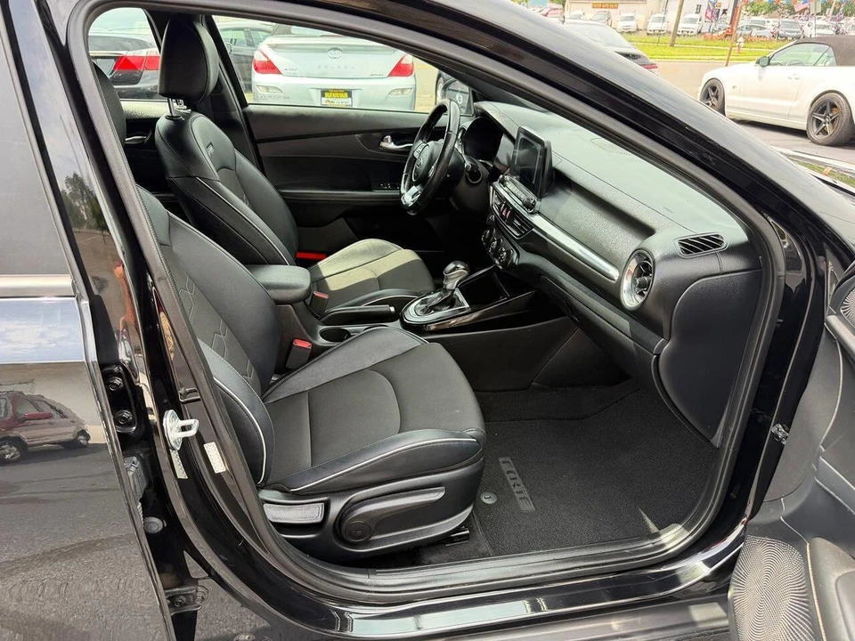 2020 Kia Forte - Image 17 of 27