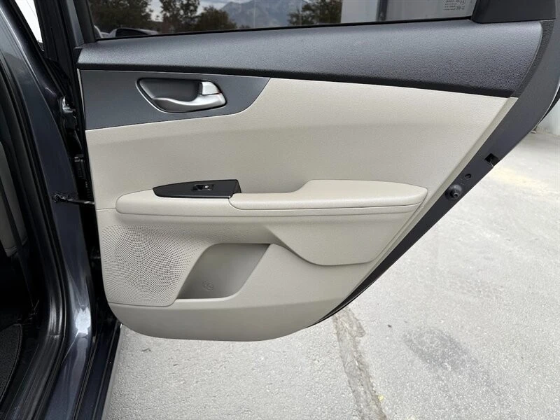 2020 Kia Forte - Image 13 of 21