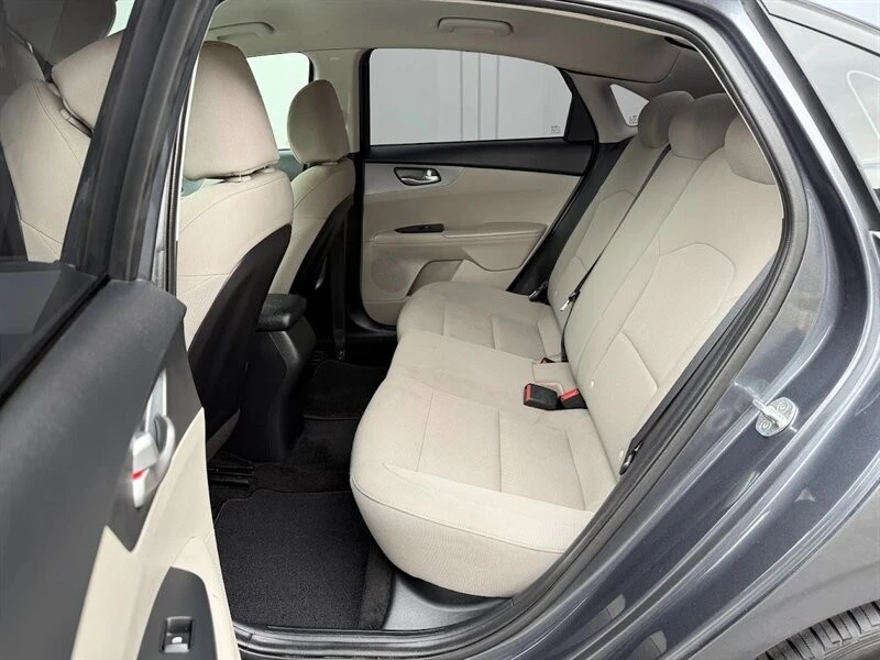 2020 Kia Forte - Image 8 of 21