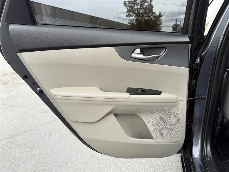 2020 Kia Forte - Image 7 of 21