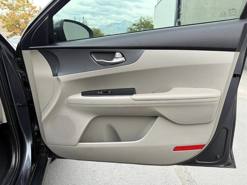 2020 Kia Forte - Image 16 of 21