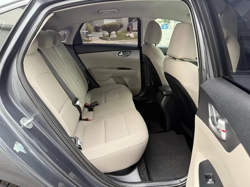 2020 Kia Forte - Image 12 of 21