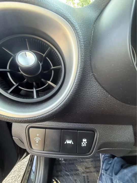 2020 Kia Forte - Image 16 of 20