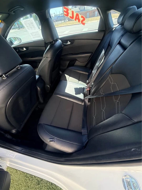 2020 Kia Forte - Image 9 of 16