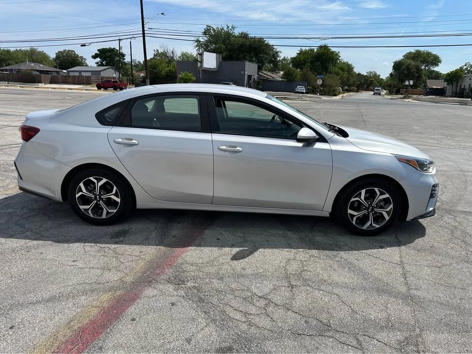 2020 Kia Forte - Image 5 of 9