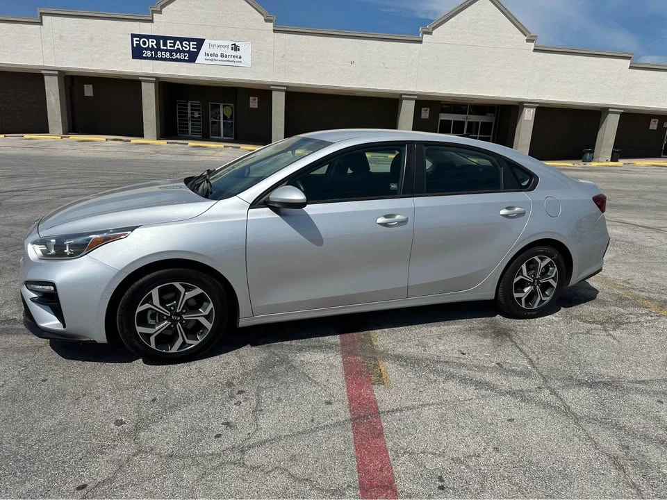 2020 Kia Forte - Image 2 of 9