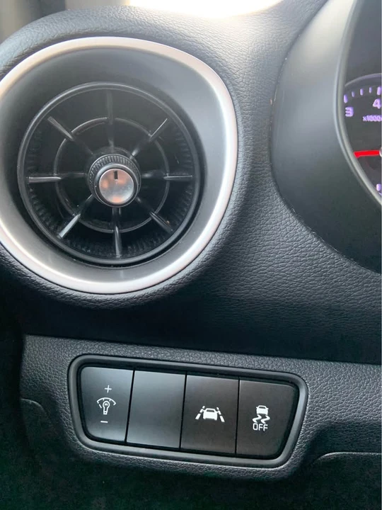 2020 Kia Forte - Image 10 of 15