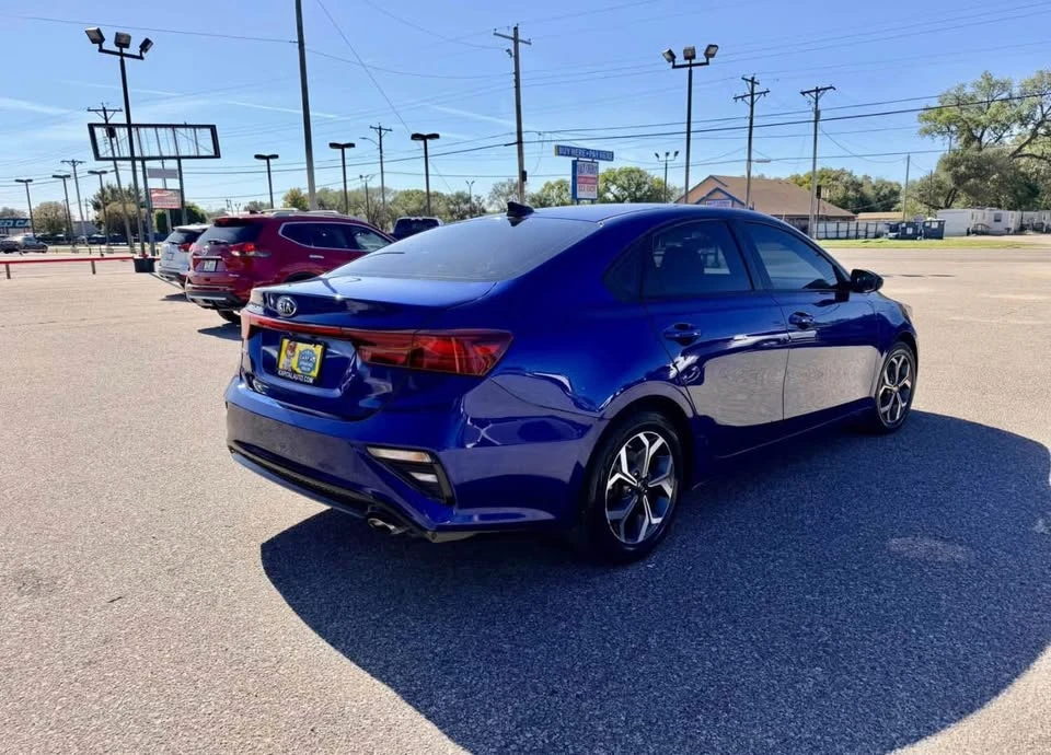 2020 Kia Forte - Image 8 of 17