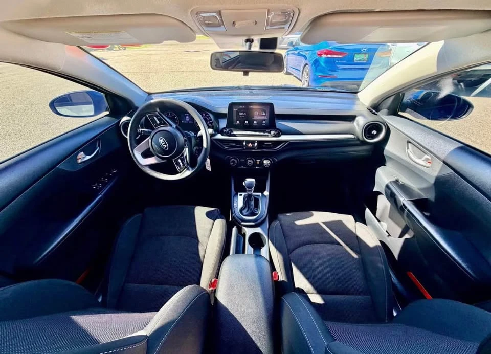 2020 Kia Forte - Image 11 of 17