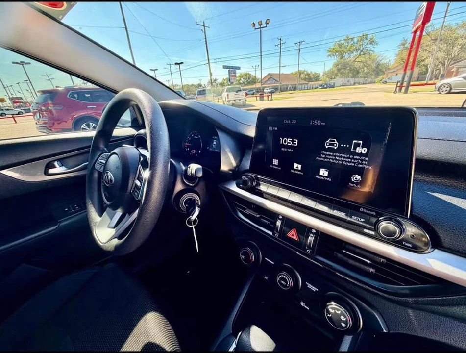 2020 Kia Forte - Image 2 of 17