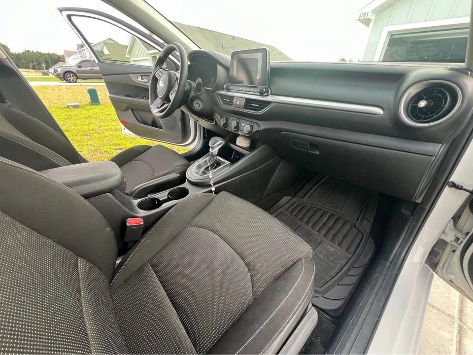 2020 Kia Forte - Image 10 of 19