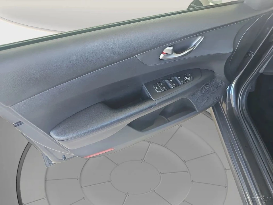2020 Kia Forte - Image 13 of 21