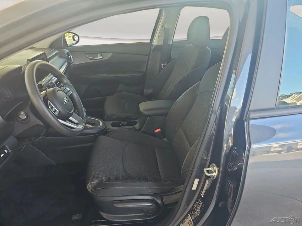 2020 Kia Forte - Image 8 of 21