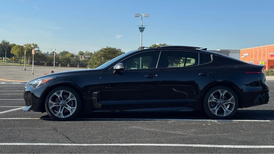 2020 Kia Stinger - Image 3 of 10