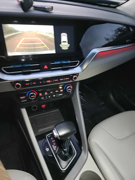 2020 Kia Niro - Image 12 of 17
