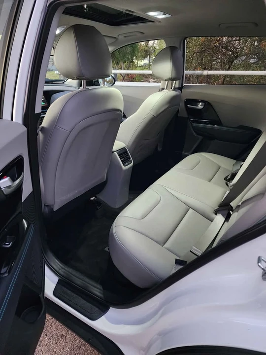 2020 Kia Niro - Image 6 of 17