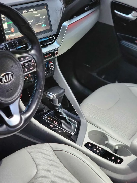2020 Kia Niro - Image 10 of 17