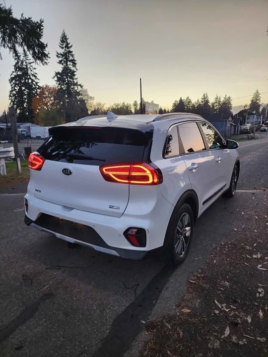 2020 Kia Niro - Image 4 of 17