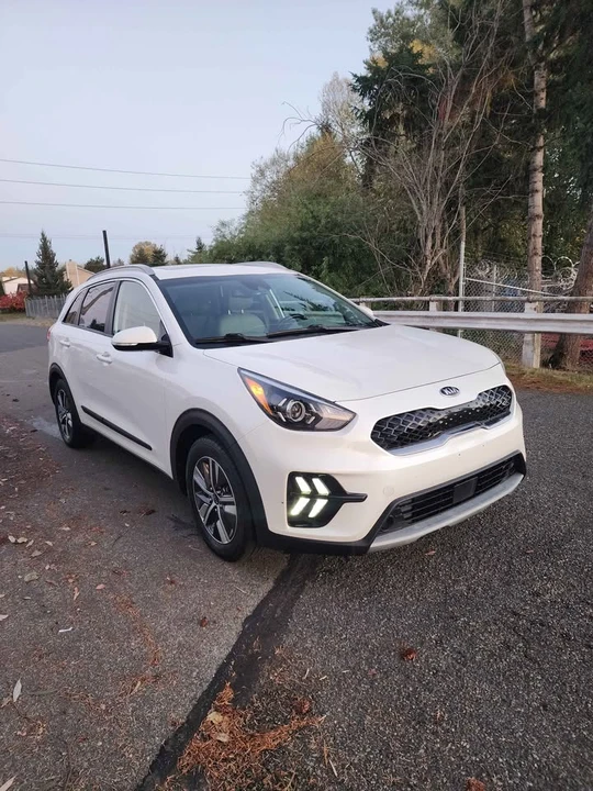 2020 Kia Niro - Image 2 of 17