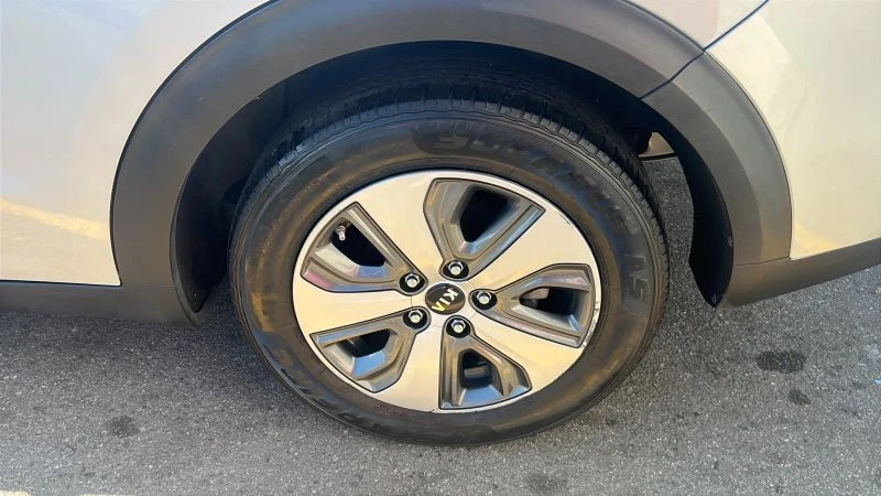 2020 Kia Niro - Image 11 of 12